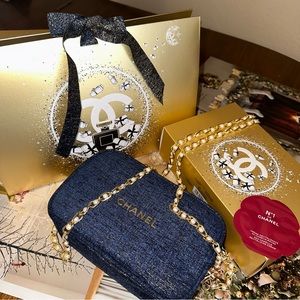 AUTHENTIC CHANEL COSMETIC HOLIDAY POUCH CROSSBODY MAKEUP BAG WITH CHAIN